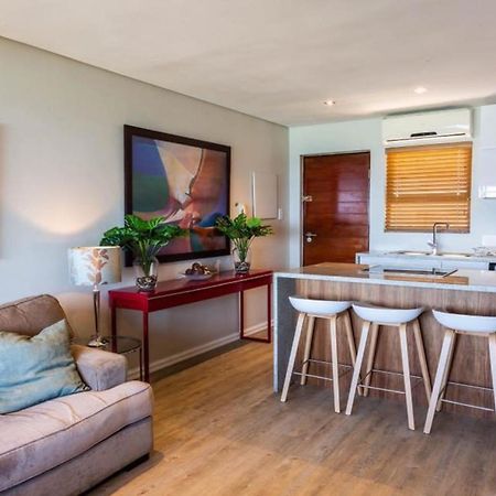 6 Dolphin Views La Mercy Beachfront Apartamento Exterior foto