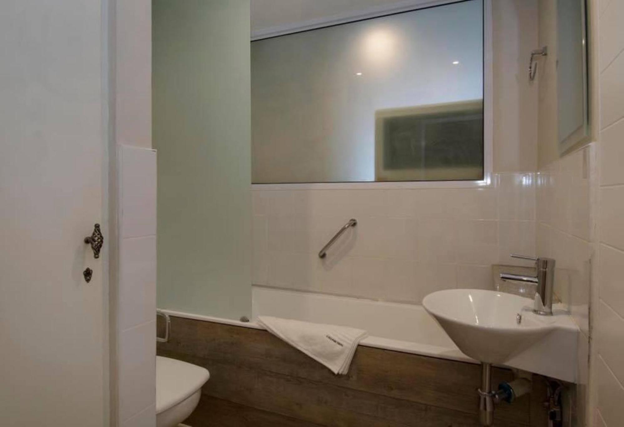 6 Dolphin Views La Mercy Beachfront Apartamento Exterior foto