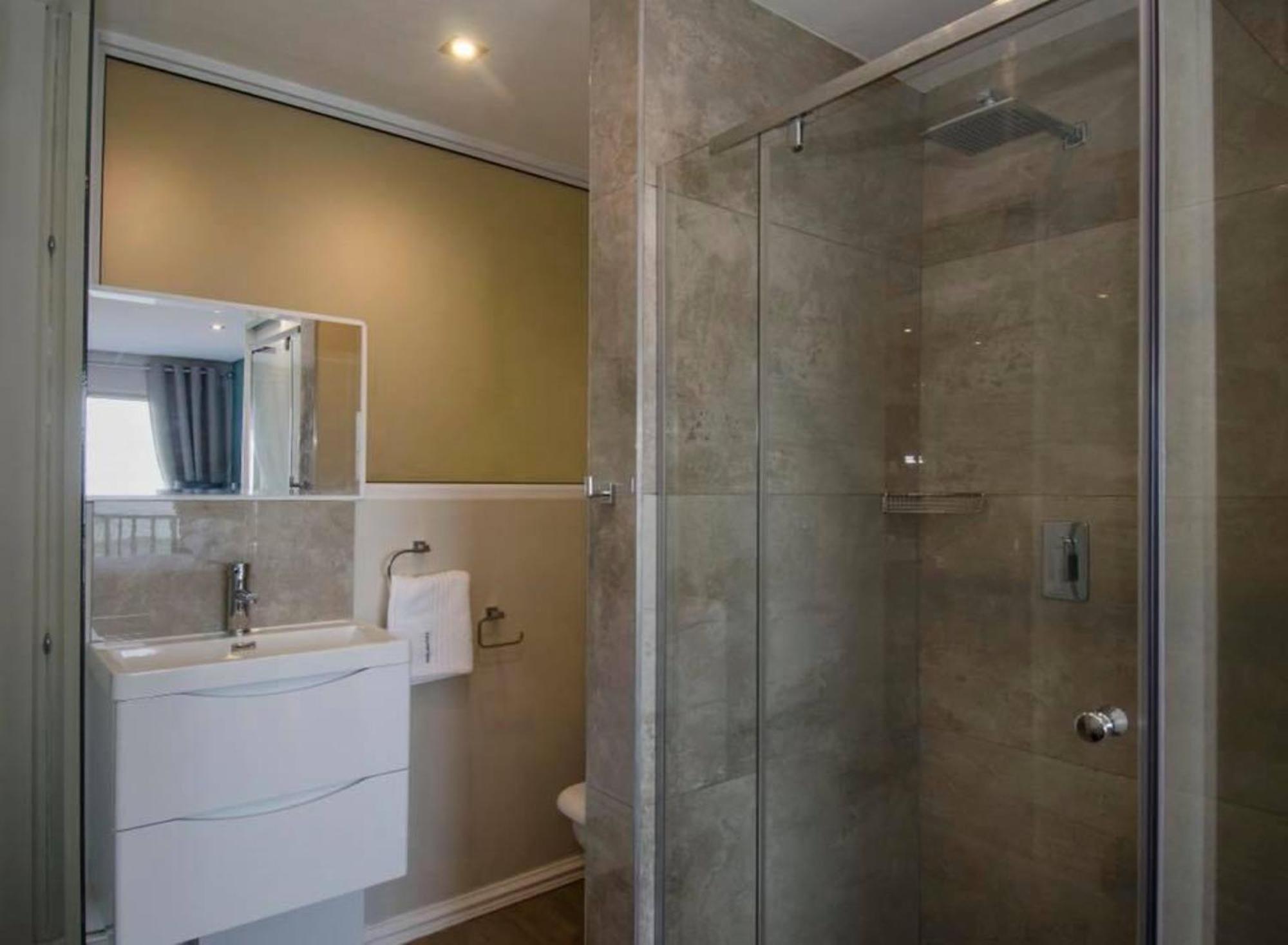 6 Dolphin Views La Mercy Beachfront Apartamento Exterior foto